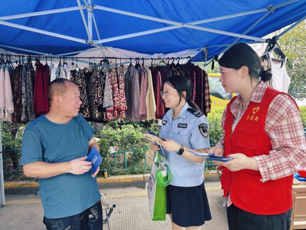汊澗鎮(zhèn)：普法宣傳進(jìn)集市  權(quán)益守護(hù)在身邊