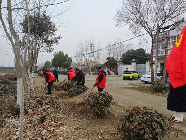 齊廟村黨員活動(dòng)日：道路垃圾清理，共筑美麗家園
