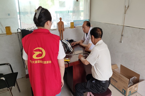 連塘村暖心助殘?jiān)谛袆?情暖“全國助殘日”