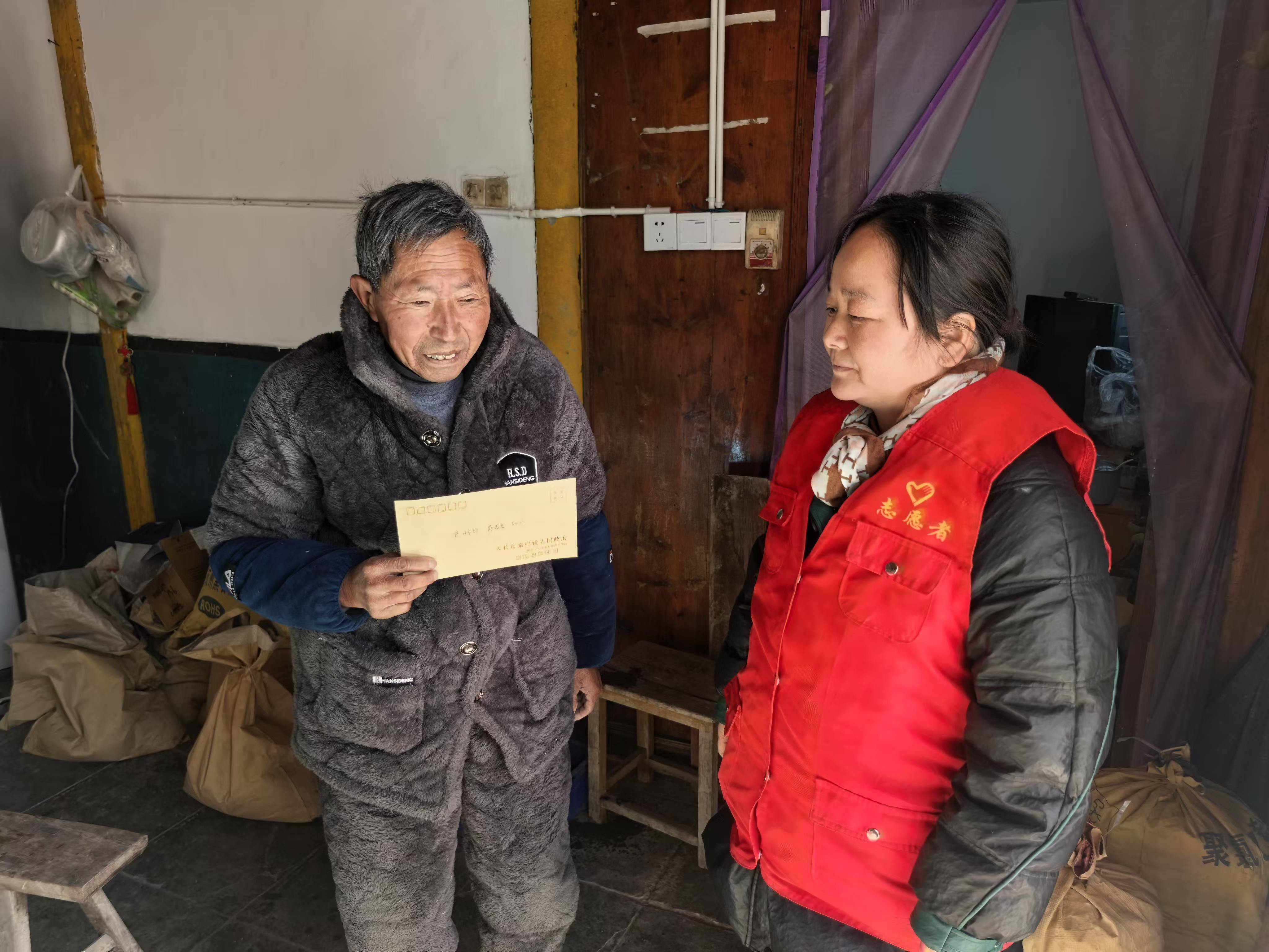 情暖新春：焦澗村慰問困難黨員
