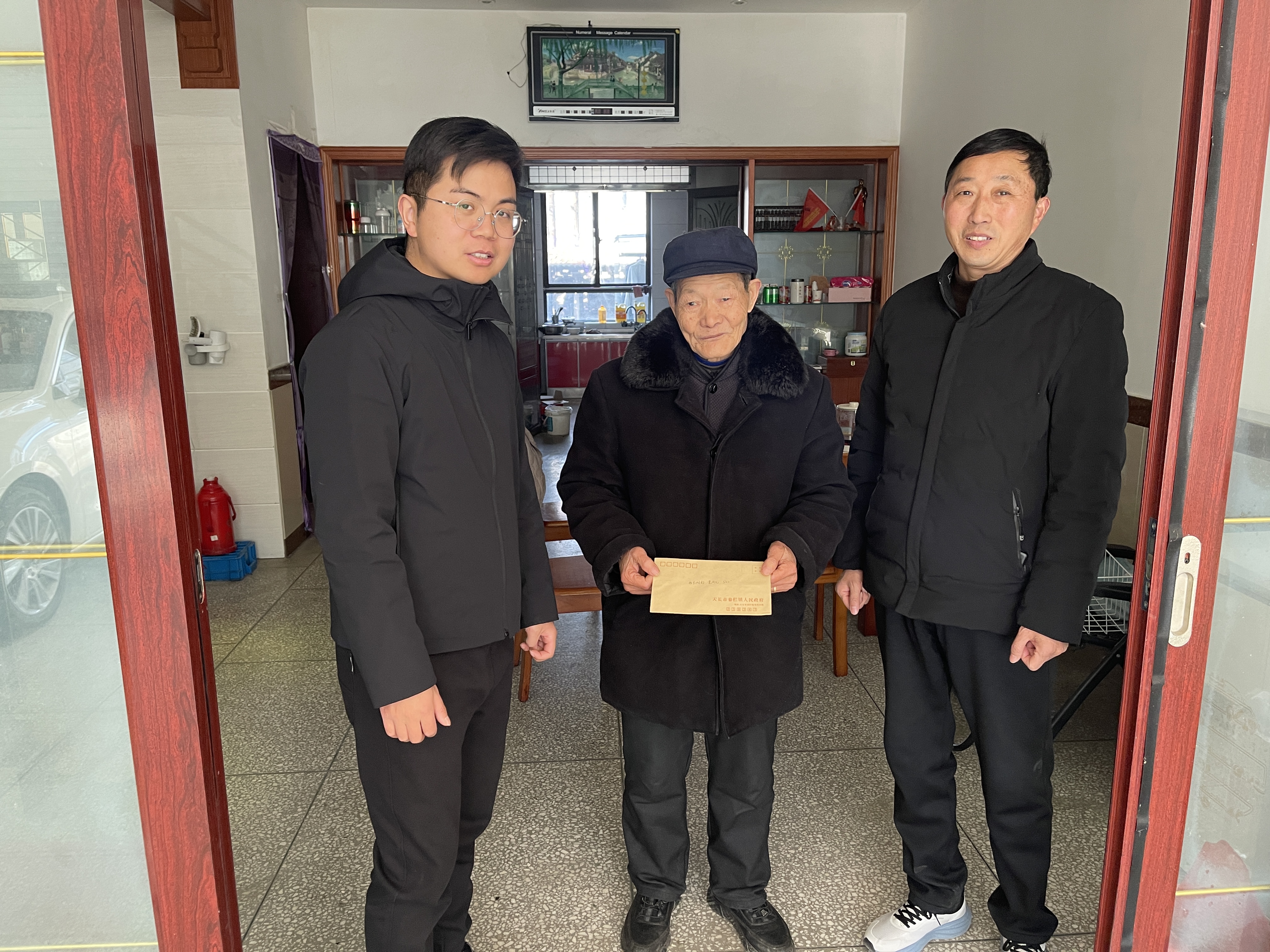 牧馬湖村：新春送溫暖，情系群眾心
