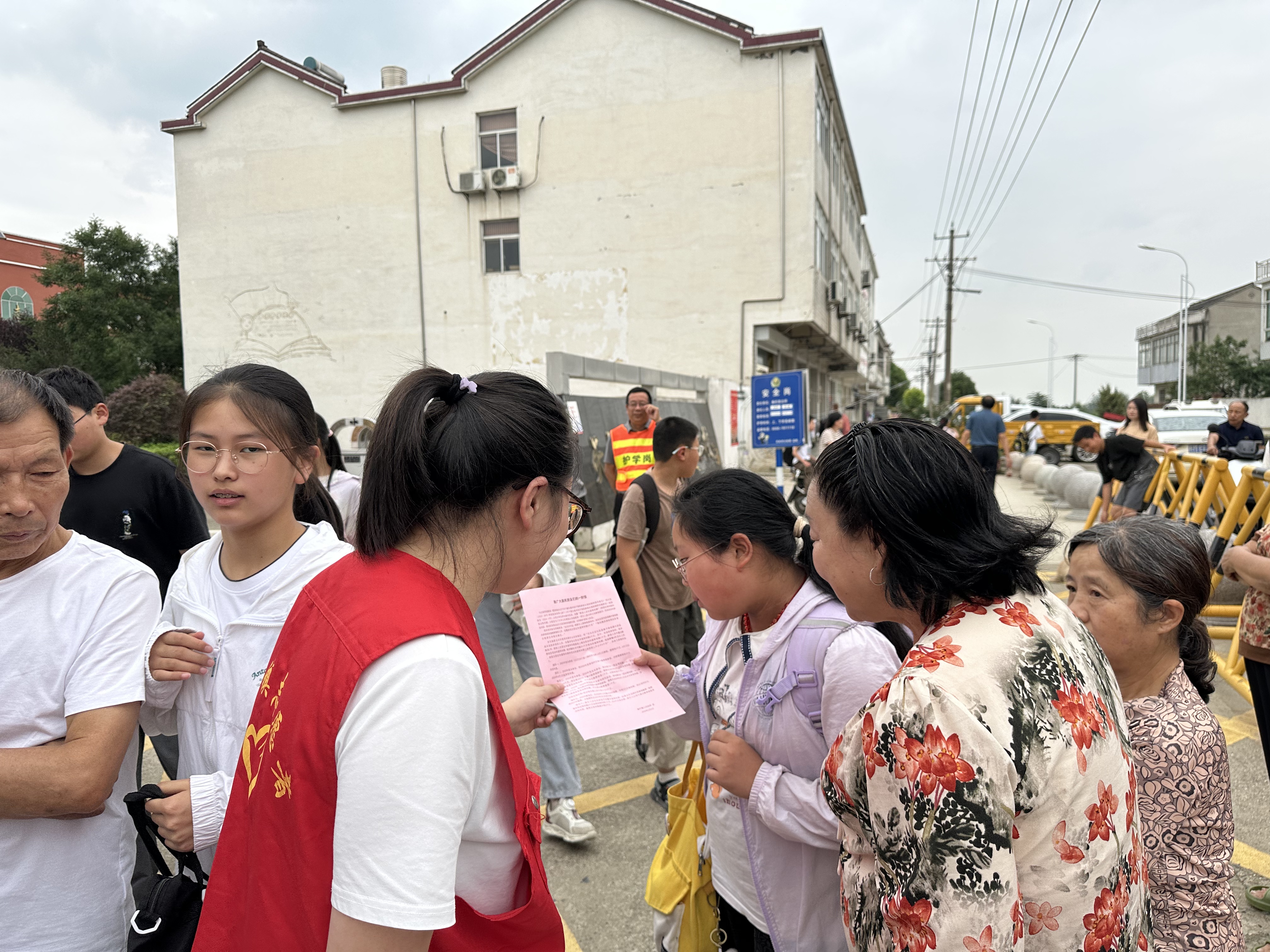 秦欄鎮團委：青春力量助光盤 校門行動倡節約