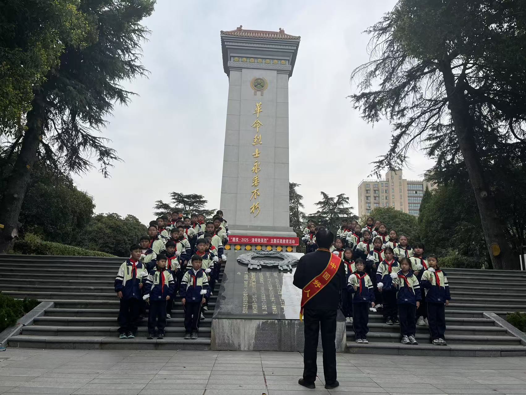 千秋街道天寧社區：開展“緬懷革命先烈，傳承紅色基因”主題黨日活動