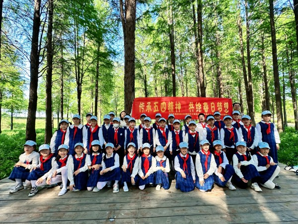千秋街道濱湖社區：“傳承五四精神，共繪春日夢想”