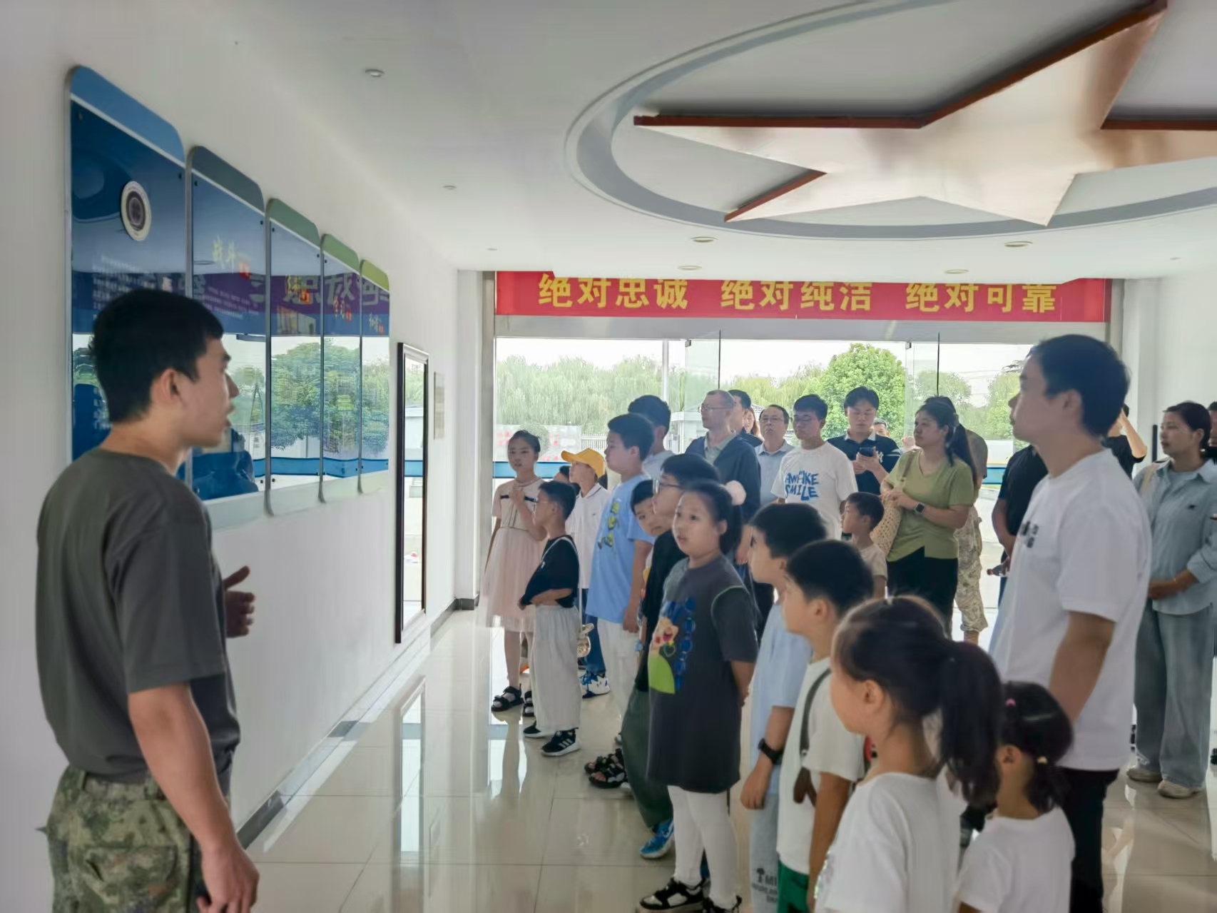 千秋街道： 紅色教育潤(rùn)軍營(yíng) 團(tuán)結(jié)之花綻軍魂