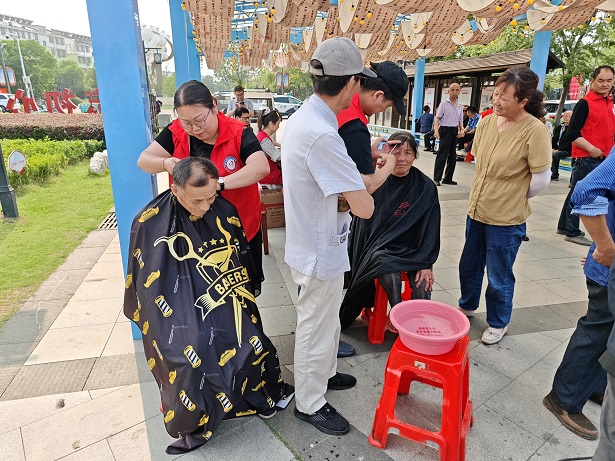 石梁鎮(zhèn)：志愿服務(wù)進(jìn)社區(qū) 引領(lǐng)愛老敬老新風(fēng)尚