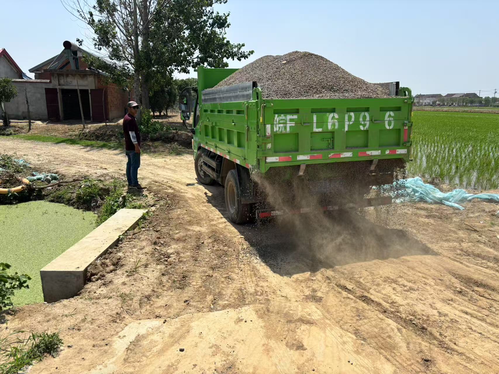 “路長制”助力農村道路換新顏