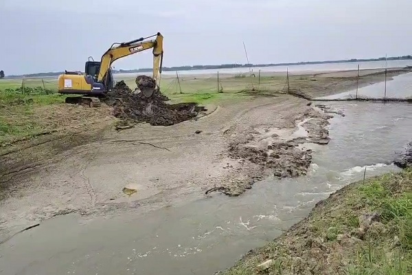 建華村清淤疏浚解旱情