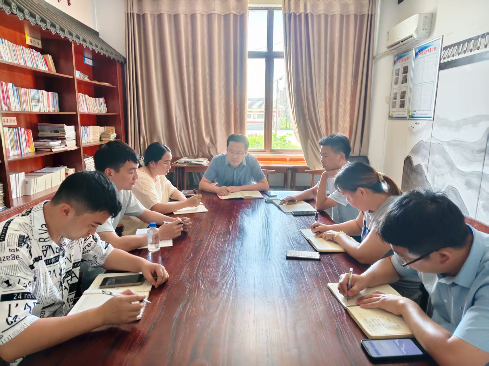 銅城鎮五燈村召開“兩委”會議