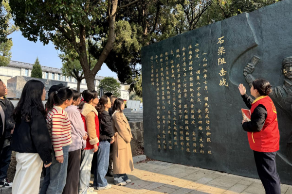 廣陵街道曙光社區開展“清明追思，緬懷英烈”祭掃活動
