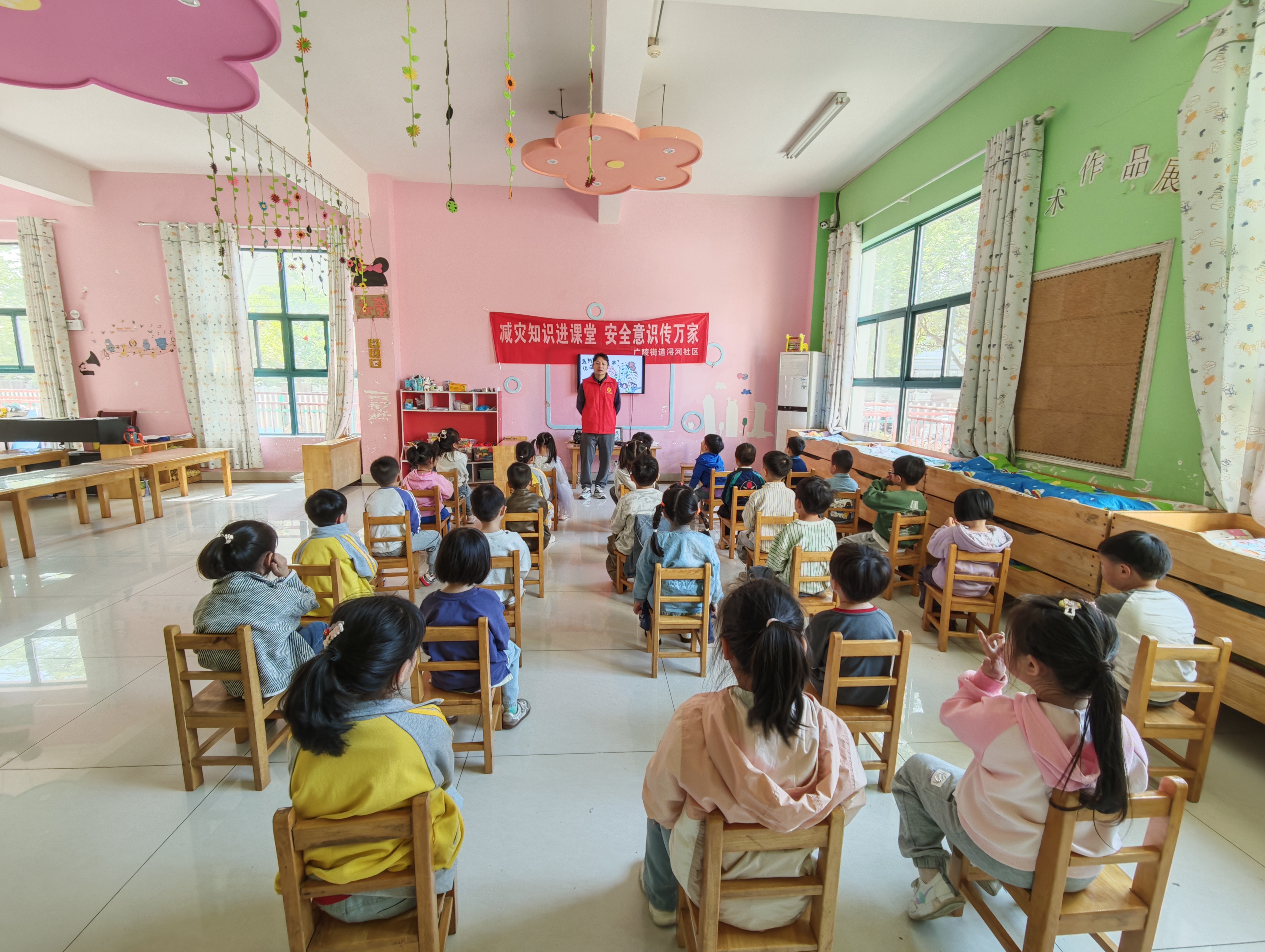 廣陵街道潯河社區：筑牢安全堡壘，護航幼苗成長