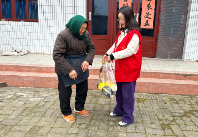關(guān)愛特扶家庭 慰問情暖人心