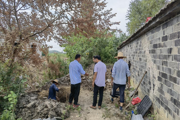 圖1.光華村村民鐘先生家改廁工程施工中