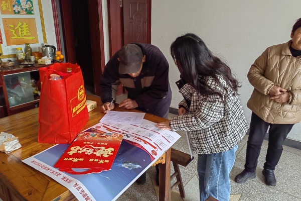 市退伍軍人事務(wù)局領(lǐng)導(dǎo)慰問受傷退伍軍人張恒華