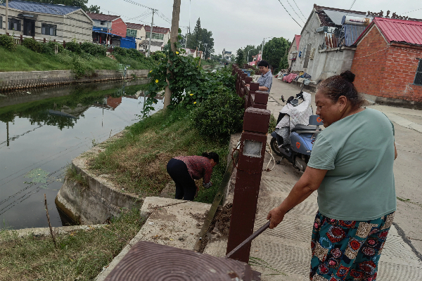 小關社區進行小關河兩岸維護