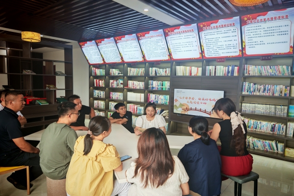 龍集社區(qū)開(kāi)展“七夕伴書(shū)香·傳承好家風(fēng)”主題閱讀活動(dòng)