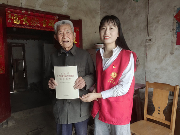 橋灣社區黨總支開展“送學上門”，實現學習教育全覆蓋