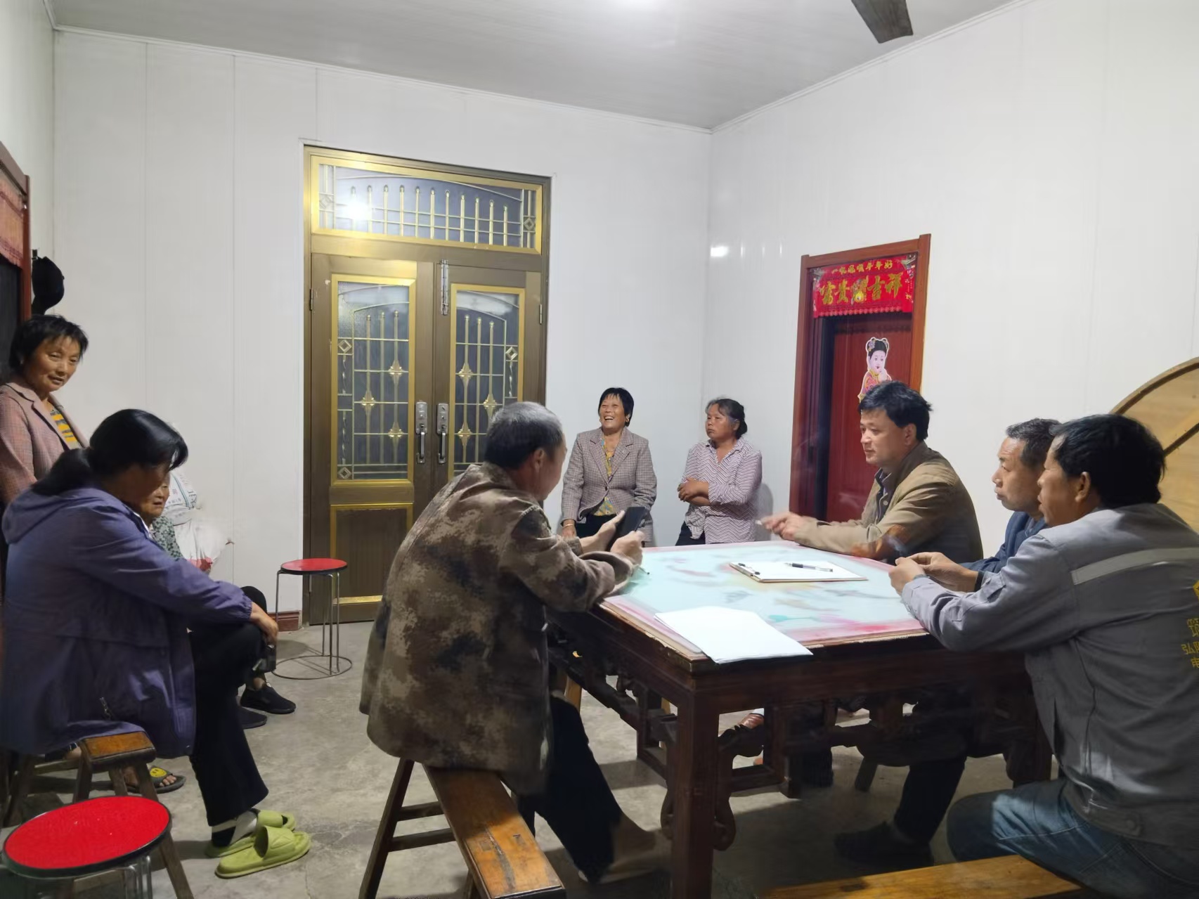 鮑橋村李莊組召開(kāi)二輪土地承包到期后再延長(zhǎng)30年試點(diǎn)實(shí)施草案討論會(huì)
