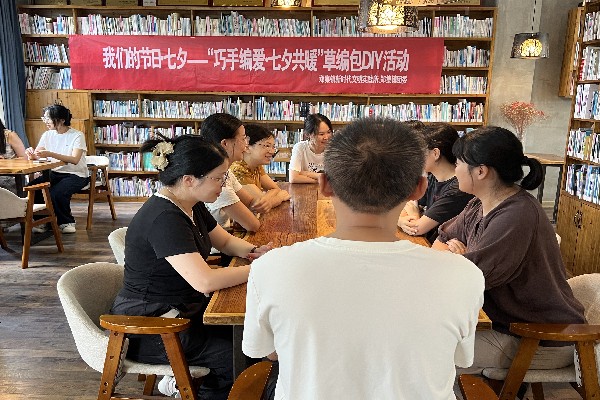 鄭集鎮：巧手編愛度七夕 青年共暖話傳承