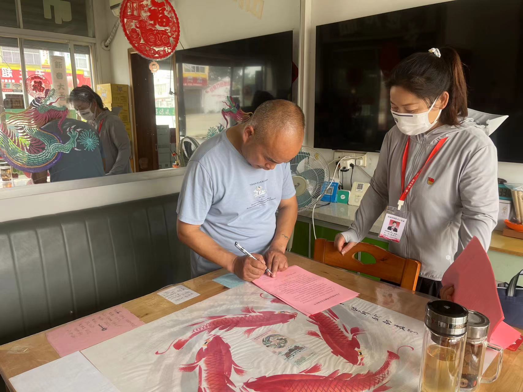 團(tuán)結(jié)村強(qiáng)化面包車(chē)安全管理，筑牢道路安全防線