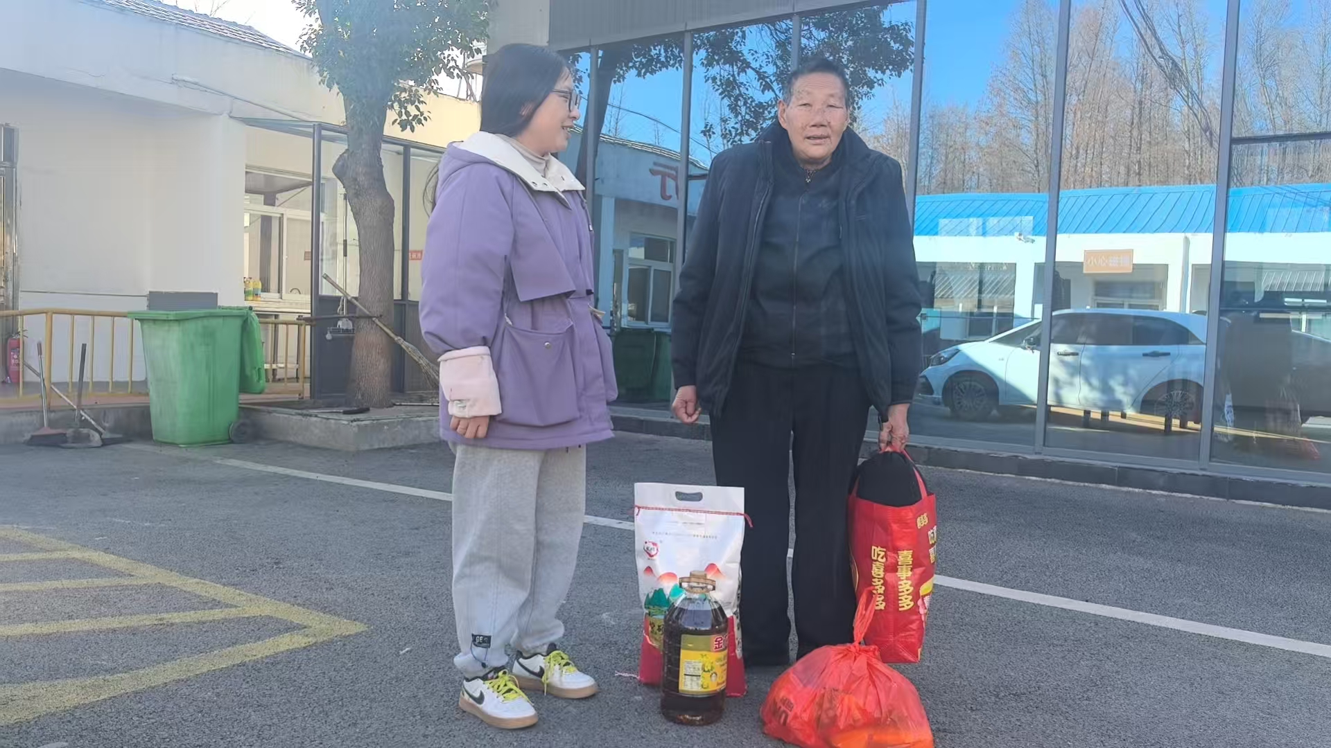興隆村：春節前走訪慰問計生特殊家庭